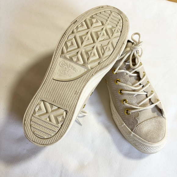 Converse Cream suede Sneakers with Gold Eyelets 7.5 - Picture 4 of 7